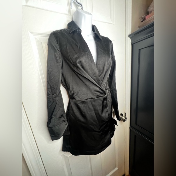 NWT Lulus Women’s X Small Sophisticated Effort Black Long Sleeve Satin Romper XS - Picture 4 of 16